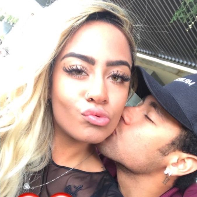 soeur other neymar bisou