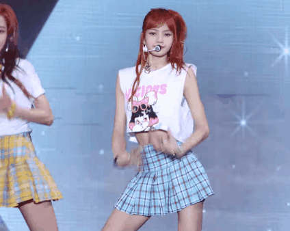 fille lisa blackpink gif