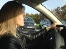 other-voiture-fille-blond