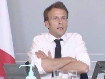 bras croise non macron politic colere jeune