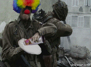 guerre clown pls gif