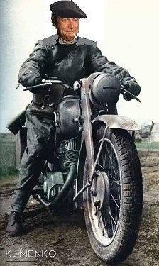Sticker moto issou par Historien-Dtr