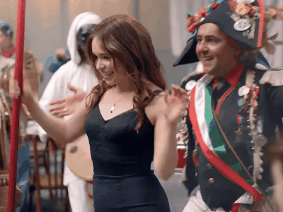 emilia clarke gif danse