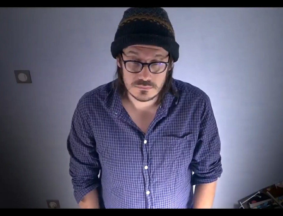 triste risitas pianitza decu