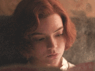 queens-taylor-harmon-gif-beth-gambit-jeu-anya-lecture-joy-dame-rousse
