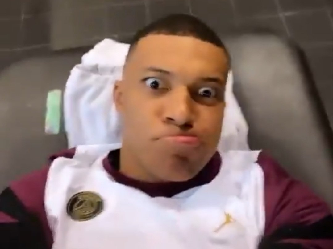 football psg mbappe grimace