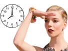 anya-taylor-joy-8h-reveil-hop-venga-cherche-horizon-heure-horloge-lointain-tic-tac-blonde