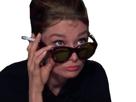 audrey-holly-actrice-lunettes-cigarette-hepburn-other-golighty-etonne