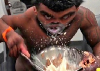 distorsion eat lait bol cereales mange risitas colere