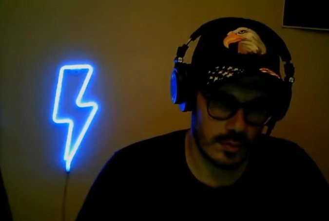 risitas lumiere jaune pianitza pisse