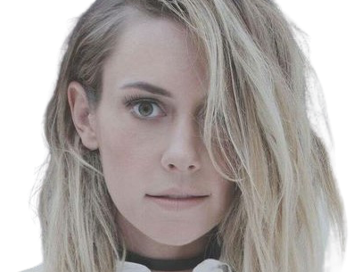 chanteuse fille ruelle blonde