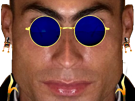 ronaldo-john-elton-gros-miroir-tison-lunettes-bleues-plan