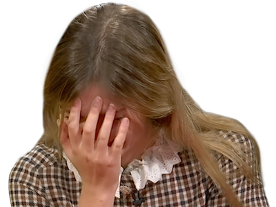 descufon mignonne belle fille femme escufon generation heureuse jolie contente bonne identitaire blonde rire thais