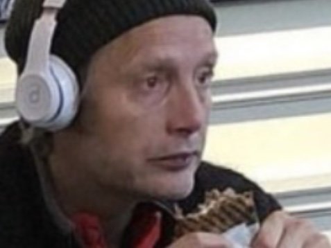 mikkelsen depression mads mange sandwich triste deprime crise existentielle