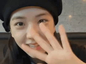 jisoo kpop blackpink salut coucou main gif