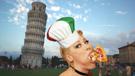 pizza-blonde-italie-patrimoine-1010-milf-mange-voyage-food-culture-tour-dolcevita-touriste-femme