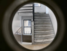 judas-porte-entre-hlm-batiment-escalier