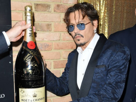 johnny-depp-champagne-proces-victoire-alcool-megapint-celebration-fete