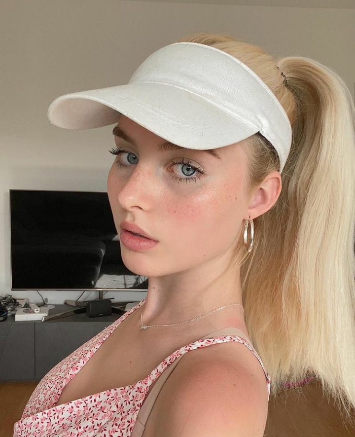 meuf 1010 femme jolie belle blanche