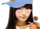 ai-uehara-pop-casquette-bleu-sucette-cola-chupa-chups-japonaise-kikoojap-main-lunettes-rose