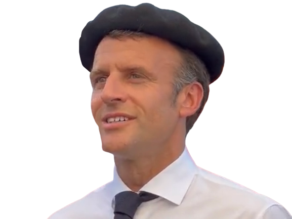 macron beret chorale pyrenees chapeau president