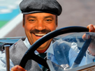 pilote-chauffeur-voiture-conduire-drive-formule-1-beret-gilet-ancien-papy-course-hamilton-vettel