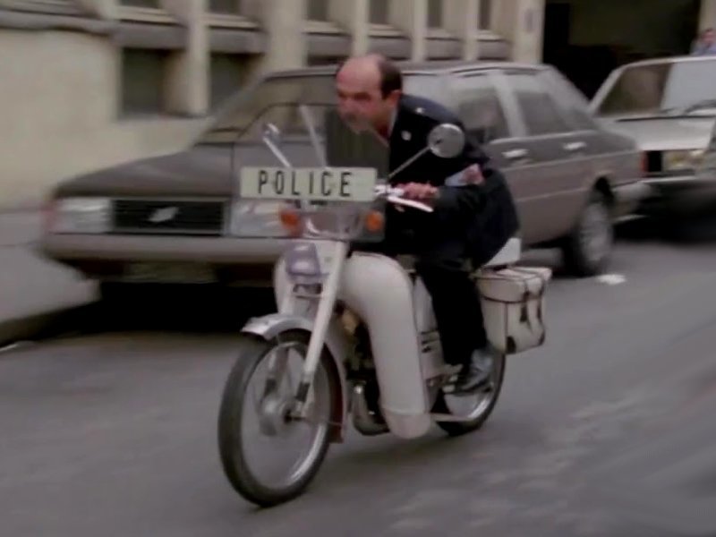 police pinot scooter vitesse fonce flagrant delit