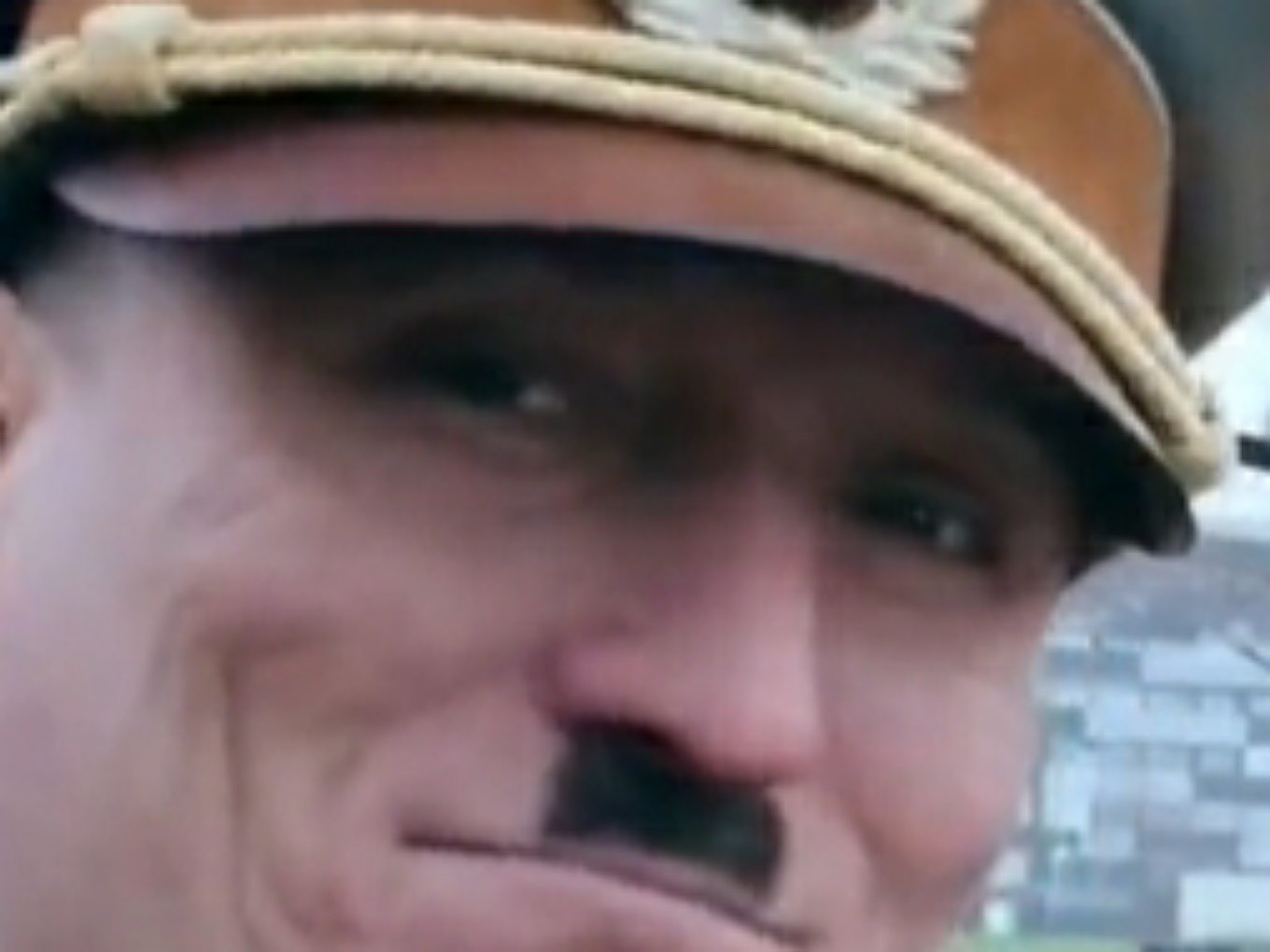 hitler zoom sourire