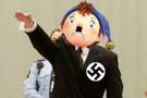 ouioui-oui-nazi-hitler-moustache-salut-police