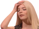 anya-taylor-joy-facepalm-face-palm-jpp-honte-main-front-migraine-oh-non-blonde