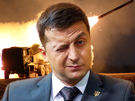 zelensky-zelenski-clin-oeil-sourire-president-ukraine-guerre-russie-poutine-roquette-missile-himars-bombe-explosion