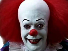 ca-clown-il-est-revenu-horreur-nez-rouge-chauve-calvasse-cheveux-peur-film-maquillage-levres