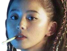 aya-asahina-kuina-alice-borderland-japonaise-actrice-smoke-cigarette-regard