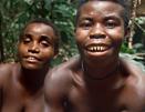 femme-africaine-congolaise-pygmee-dents-pointe-pointue-viande-noir-noire-tribu-afrique-foret