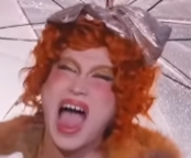 grognasse japonais rouge_a_levres superficielle femme