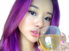 alina-li-actrice-regard-cheveux-chinoise-drink-verre-boit