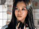 go-min-si-coreenne-actrice-casque-audio-regard-gif