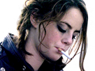 kaya-scodelario-actrice-smoke-cigarette-fume-dark