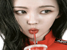 sunmi-kpop-coreenne-chanteuse-regard-drink-boit-paille-deformation