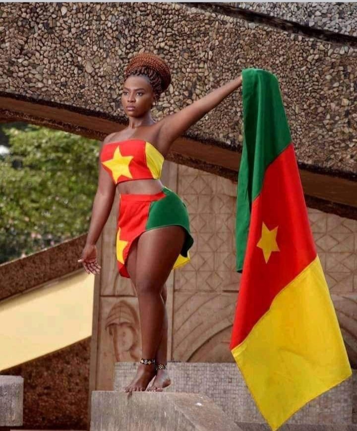 belle femme noire afrique egypte race ethiopie pyramide multivers antique superieur limon pagne cameroun