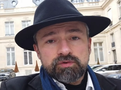 Sticker biais risitas en acermendax tronche mendax zetetique thomas durand zeteticien gestapo par LeChauveDamazon
