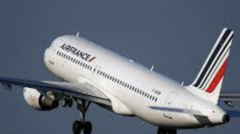 airfrance avion airbus 1320 vol voyage decollage migrants