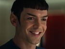 spock-startrek-sourire-psychopathe-ahi-bizarre-weird-profil-droite