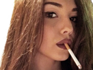 fille-fume-regard-smoke-cigarette