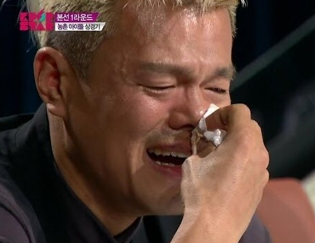 jyp pleure mouchoir kpop