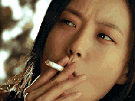go-min-si-coreenne-actrice-smoke-fume-cigarette-gif