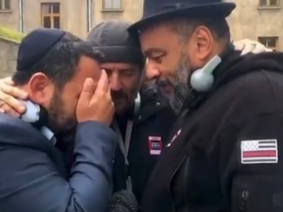 dieudonne troll juif auschwitz camp de concentration rigole faurisson 6 millions ouin pleure lalanne