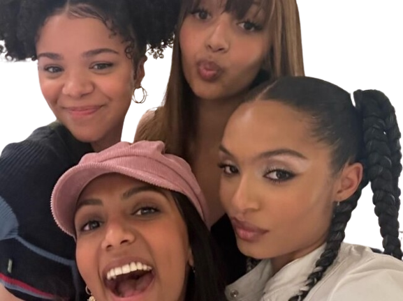 metisse blonde asiatique brunette fille jolie belle kheyette mignonne celestin puceau magenoir feet ass lick