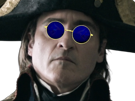 joaquin-phoenix-napoleon-bonaparte-empereur-tricorne-lunettes-bleues