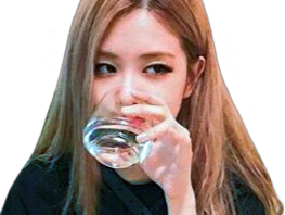 rose blackpink drink boit verre eau coreenne kpop